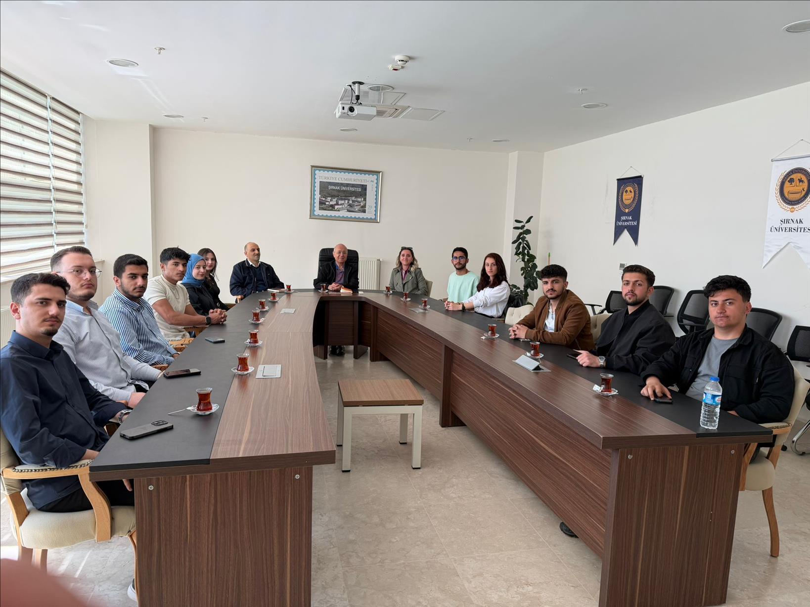 petrol-ve-dogalgaz-muhendisligi-bolumu-ogrencileri-ile-akademik-kadro-bir-araya-geldi-